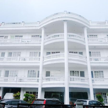 Oyo 696 Hasanah Guest House Syariah De Saphire Malang Exterior foto