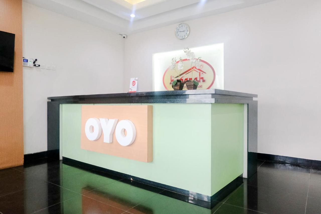 Oyo 696 Hasanah Guest House Syariah De Saphire Malang Exterior foto