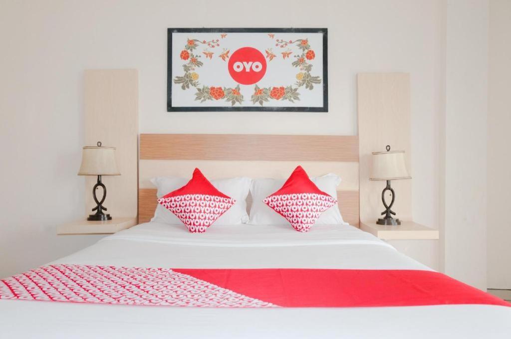Oyo 696 Hasanah Guest House Syariah De Saphire Malang Exterior foto