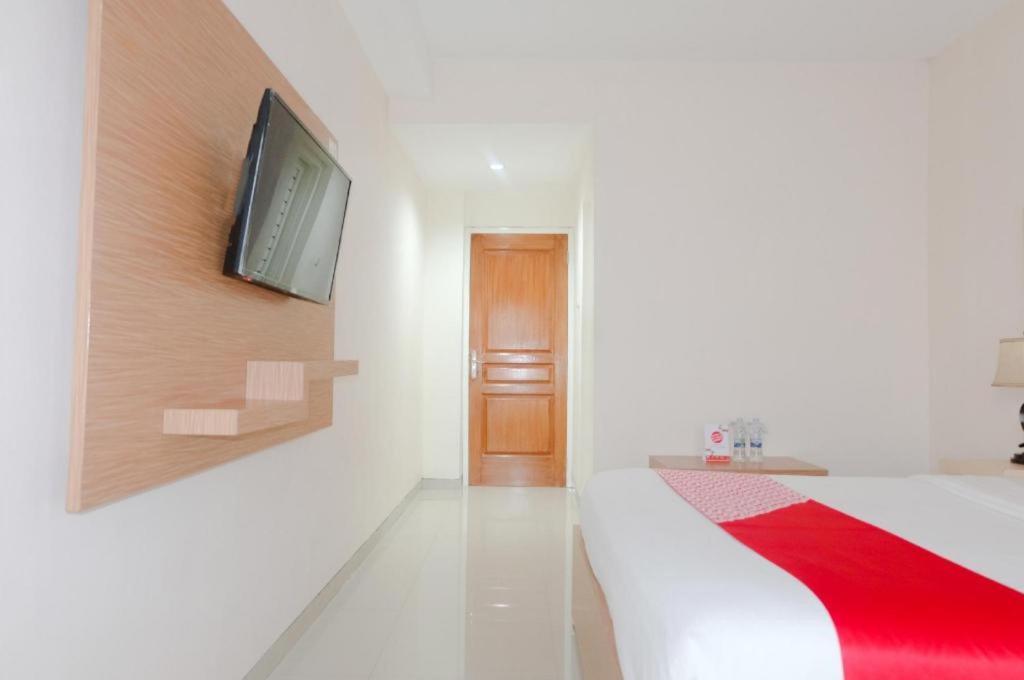 Oyo 696 Hasanah Guest House Syariah De Saphire Malang Exterior foto