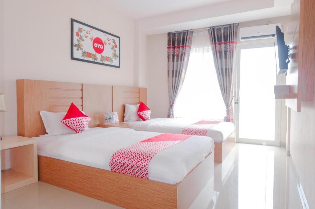 Oyo 696 Hasanah Guest House Syariah De Saphire Malang Exterior foto